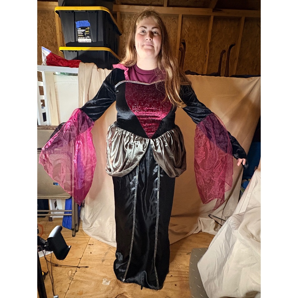 Womens Gothic Vampire Queen Costume Gown Black Burgundy Velvet Plus 1XL 18-20